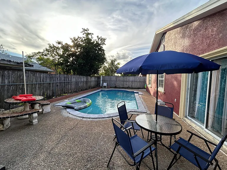 7526 SW 7th Ct — Photo 18
