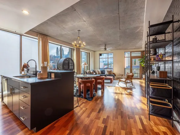 (undisclosed Address), Hood River, OR 97031