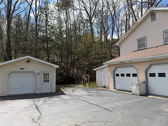 3rd image of 10 Weaver Creek Rd