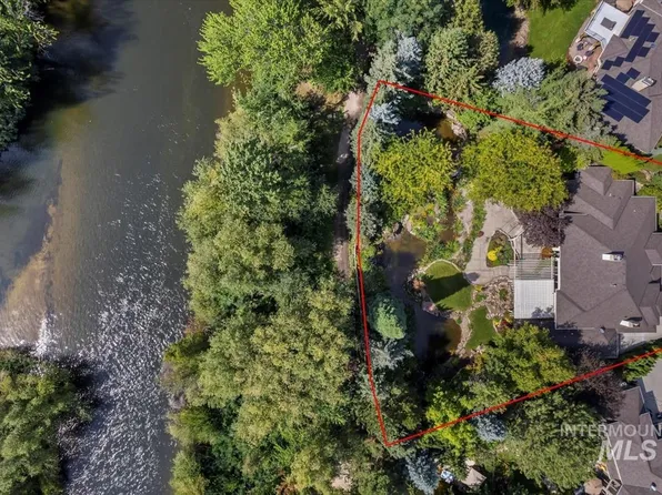 9647 W Pebble Brook Ln, Garden City, ID 83714
