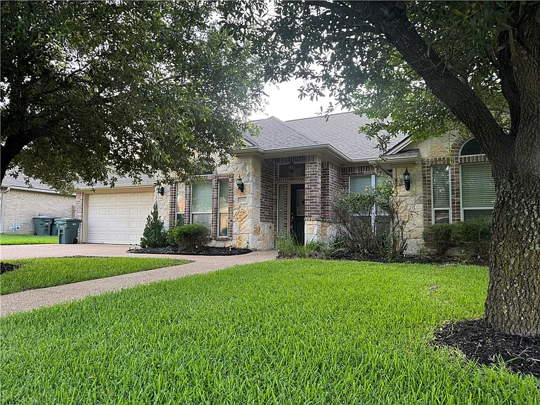 2703 Colony Glen Dr — Photo 2