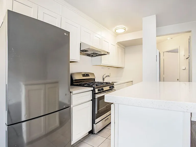 1804 Santa Clara Ave #C - 1 bedroom | 1 bathroom | Upper unit — Photo 5