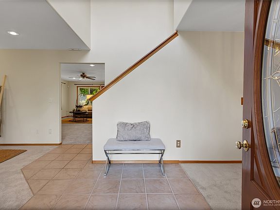 4th image of 511 109th Avenue Ct E