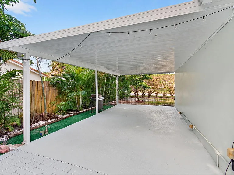 699 NW 16th Ave — Photo 34