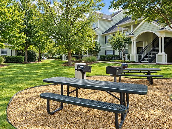 3rd image of 100 Trace Dr #1024