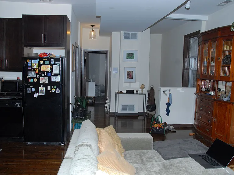 2117 W McLean Ave — Photo 2