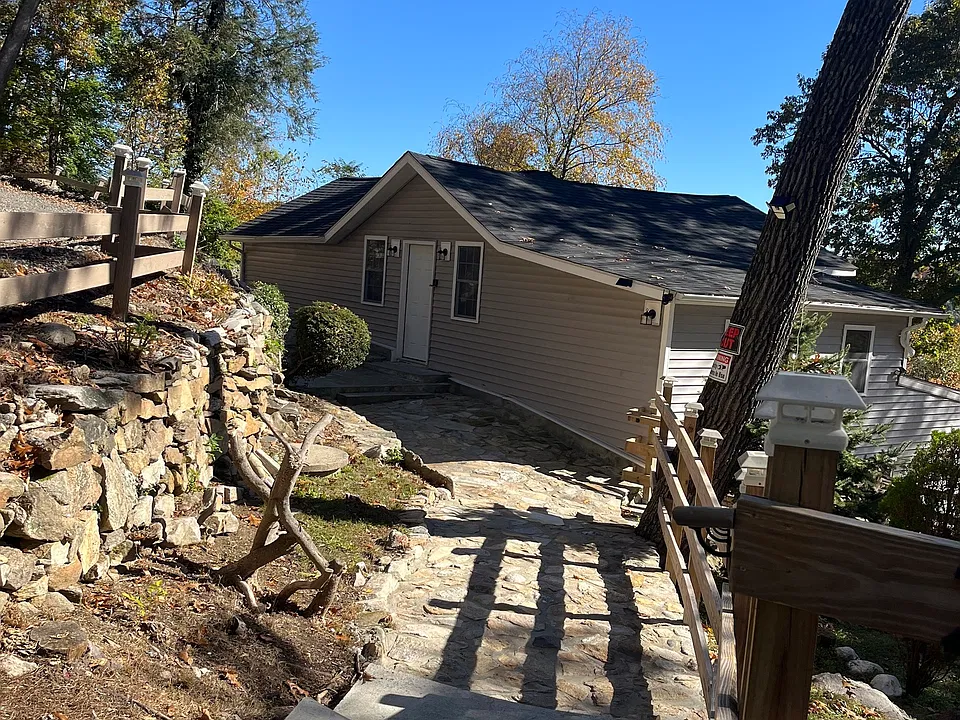 22 Hemlock Trl