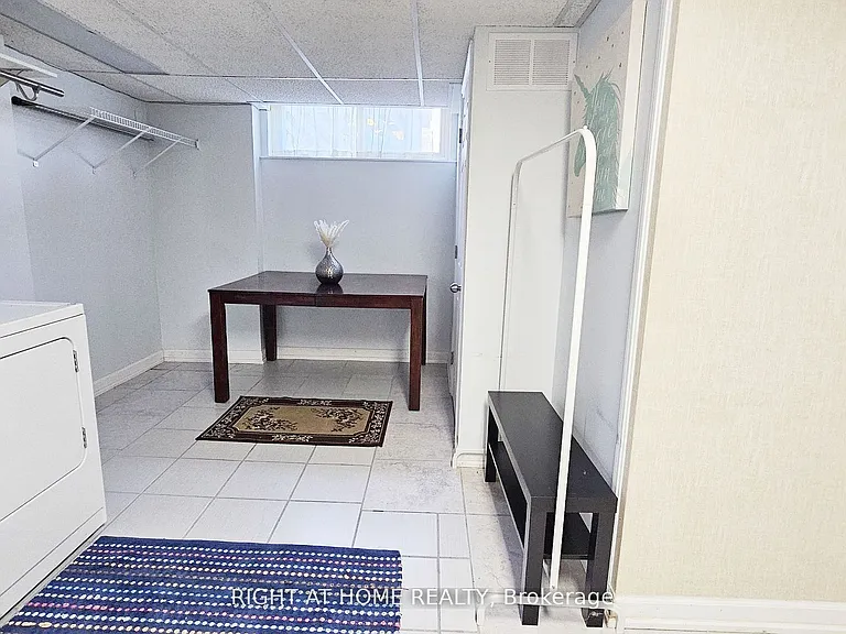 58 Caines Ave #LOWER — Photo 16