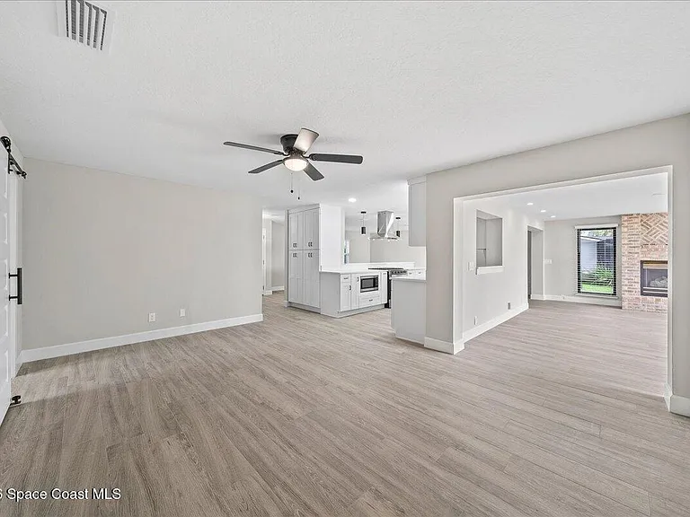 540 Albatross St — Photo 10
