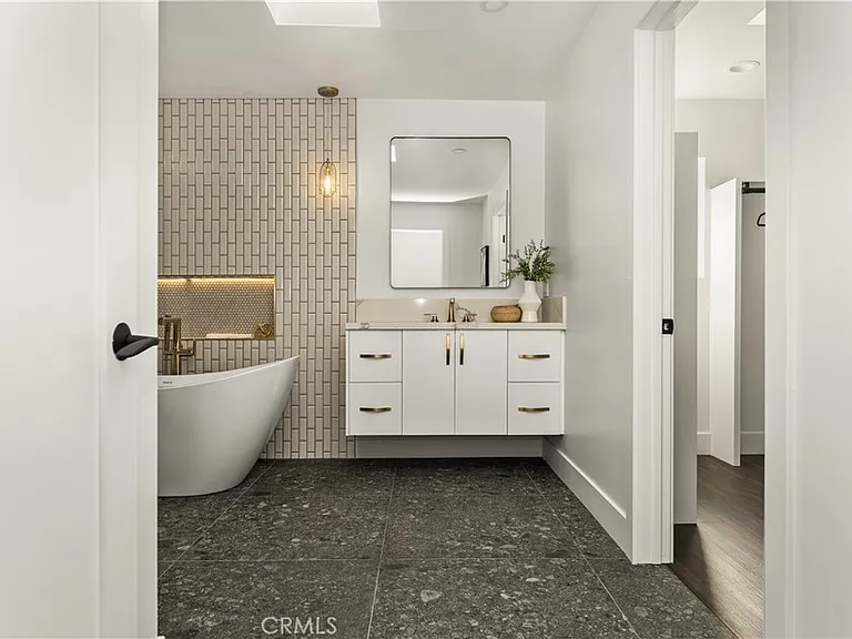 5 Yellow Brick Rd — Photo 39