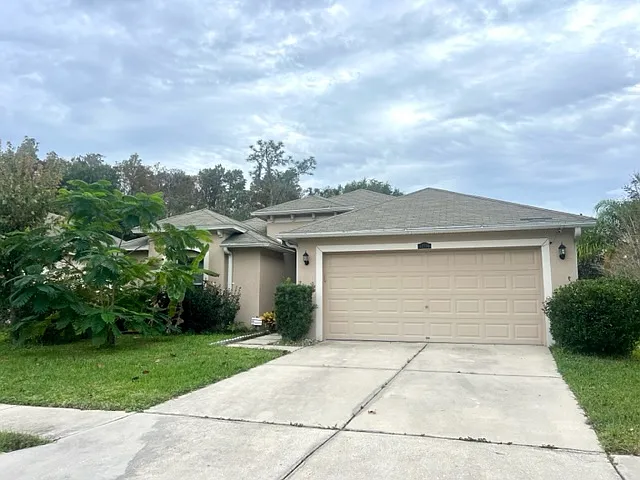 Gorgeous Home With Open Floor Plan Available September — Photo 4