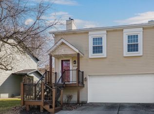 2739 Arrowhead Dr, Bloomington, IL 61704