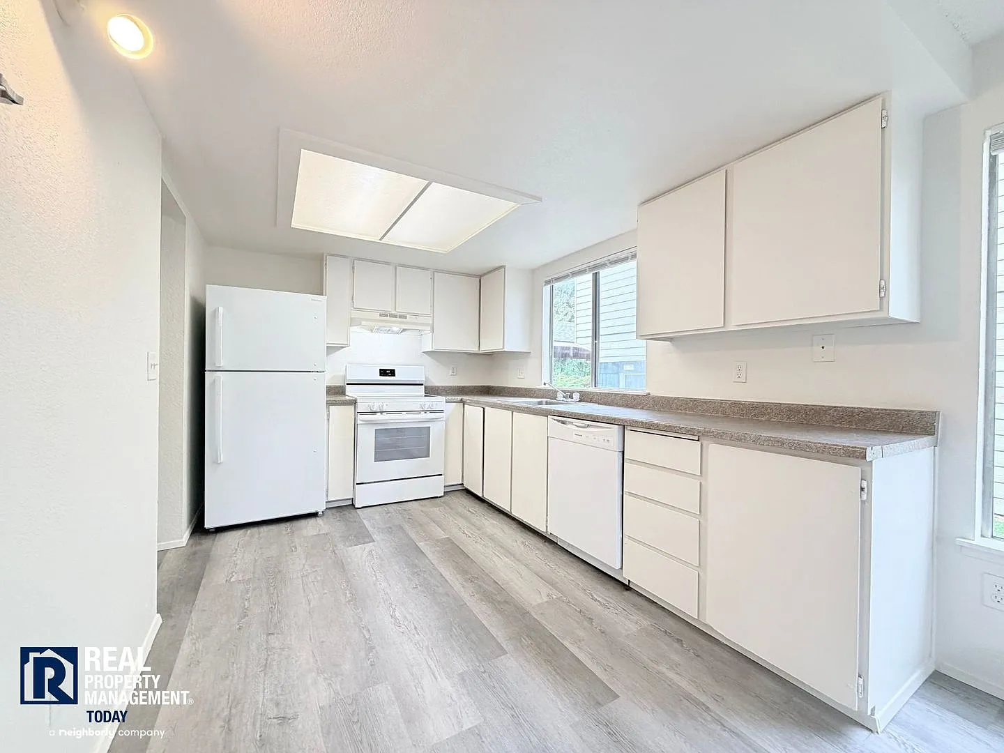 Tien Hong Duong Living Trust - 8410-8414 — Photo 2