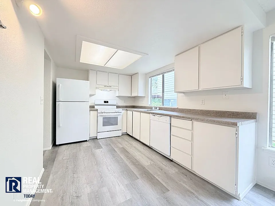 Tien Hong Duong Living Trust - 8410-8414