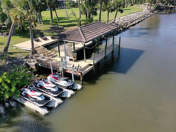 3rd image of 67 Island Estates Pkwy