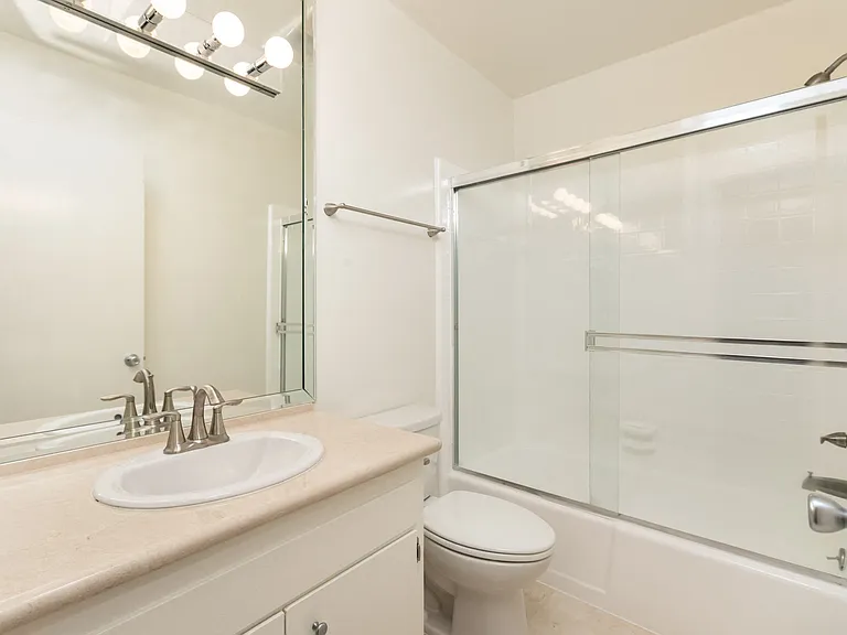 Beverly Park Towers — Photo 8
