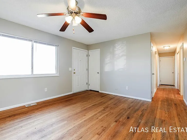 730 S Oakland St — Photo 3
