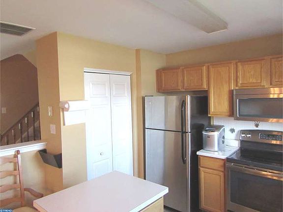 3rd image of 168 Versailles Ct