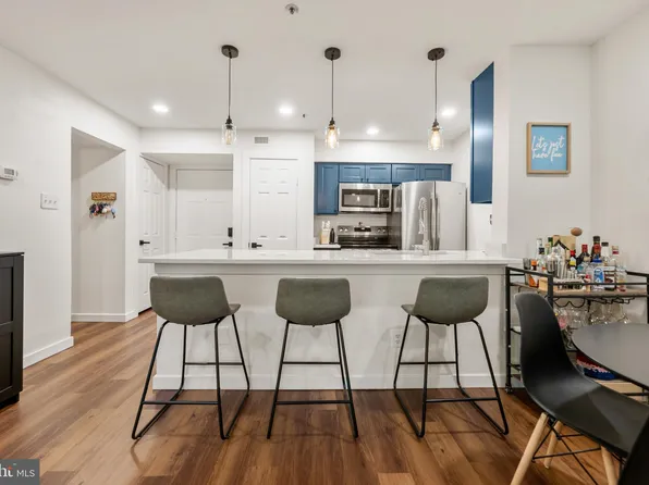 3307 Wyndham Cir APT 2169, Alexandria, VA 22302