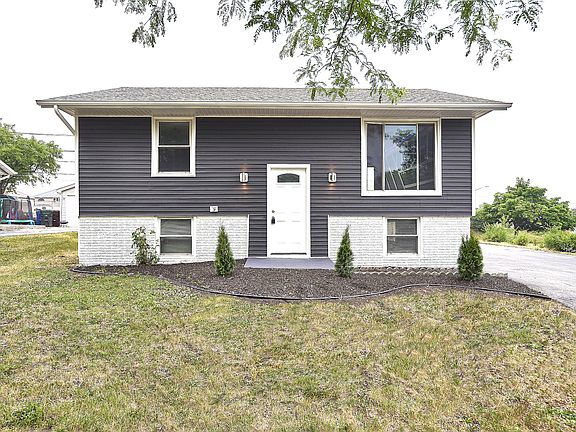 3rd image of 22108 Hawthorne Way