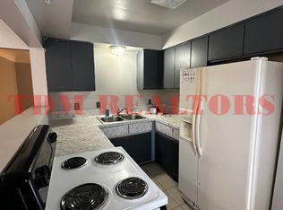 1621 Raspberry Ln, Flint, MI 48507