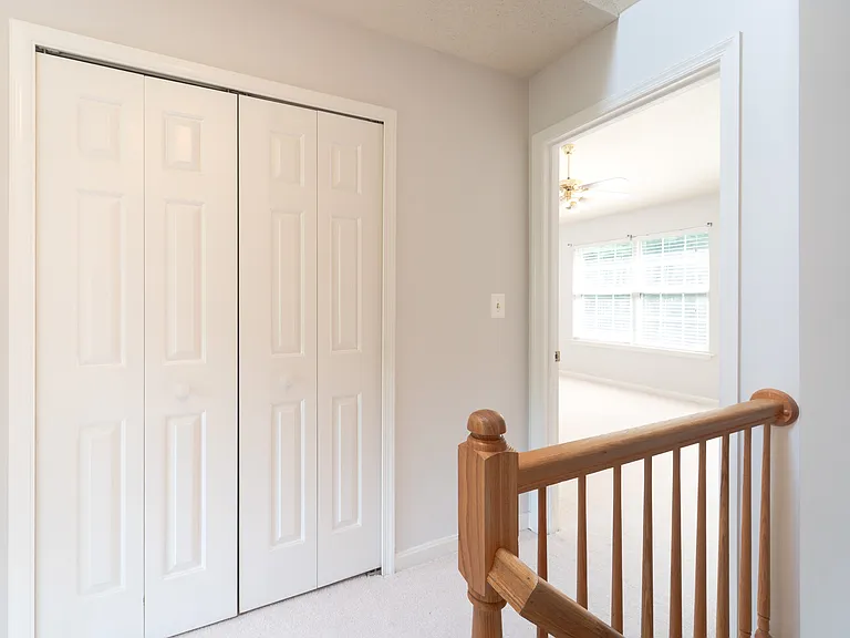 413 Lakeview Ct — Photo 30