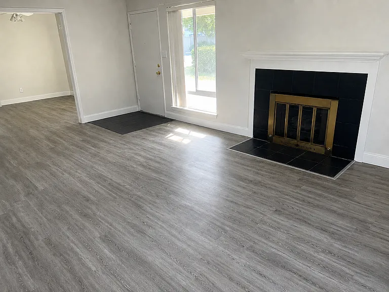 803 Vespucci Ln — Photo 2