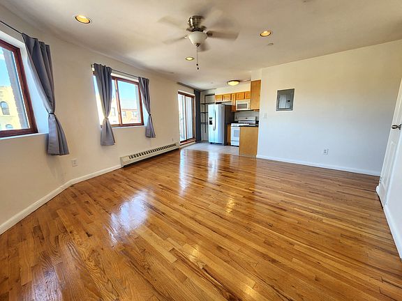 2nd image of 11882 Metropolitan Ave APT 6D