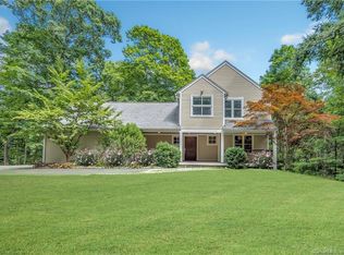 31 Northrop Rd, Woodbridge, CT 06525