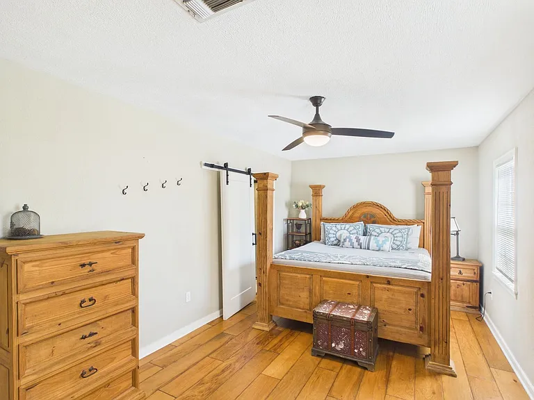 510 S Olive St — Photo 5