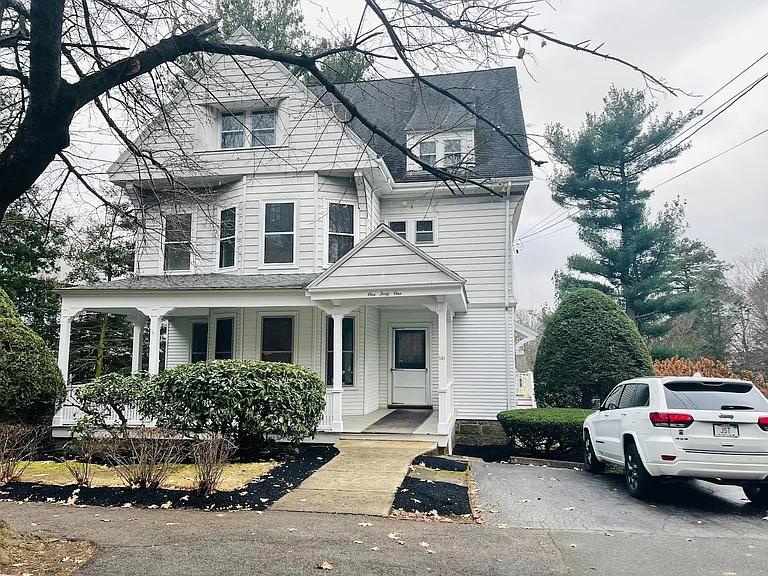 141 Cypress St — Photo 3