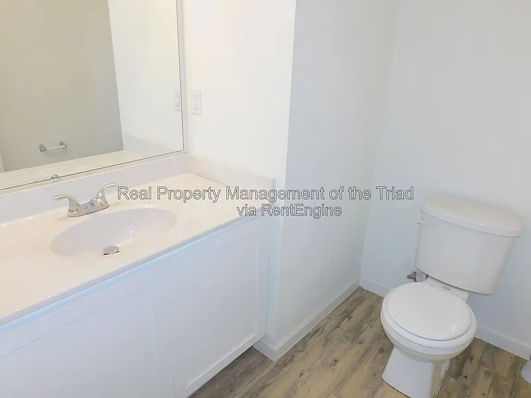 719 Torbay Dr — Photo 8