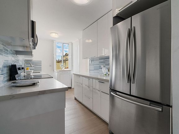 4th image of 2200 Pacific Ave APT 4D