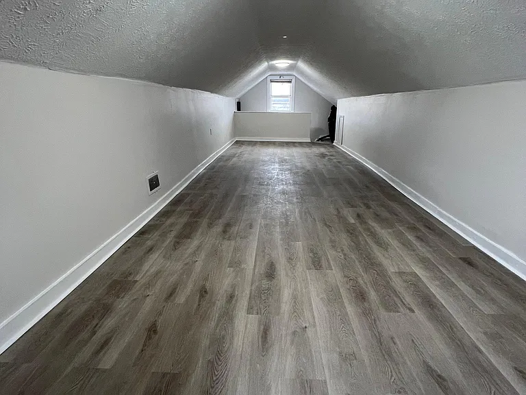 227 Warwick Ave — Photo 8