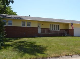 1703 Laurel Ln, Norfolk, NE 68701