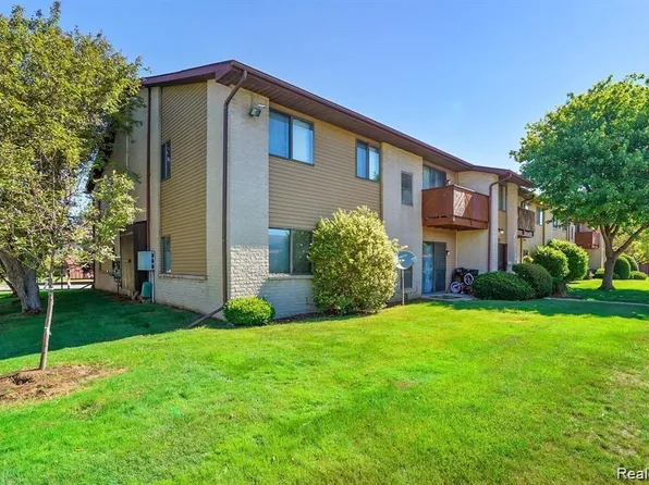 7624 Manor Cir, Westland, MI 48185