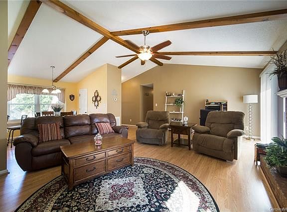 5th image of 3028 Tara Ct