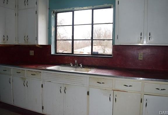 4th image of 2831 Oxford Ave