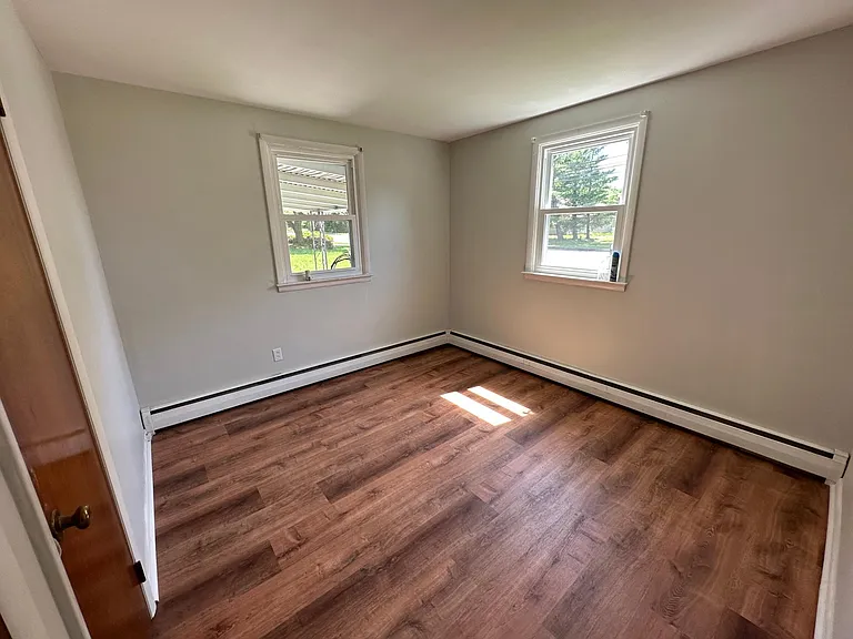 1007 E Main St — Photo 10