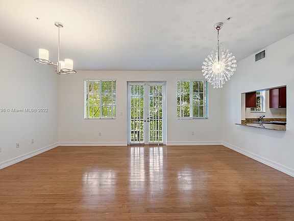 4th image of 115 Mendoza Ave APT 204