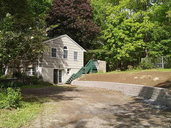 3rd image of 18 Calvin Blvd