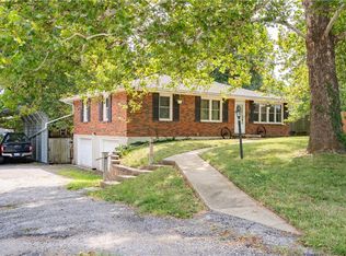 903 West St, Tonganoxie, KS 66086