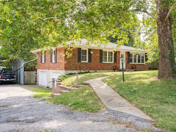 903 West St, Tonganoxie, KS 66086
