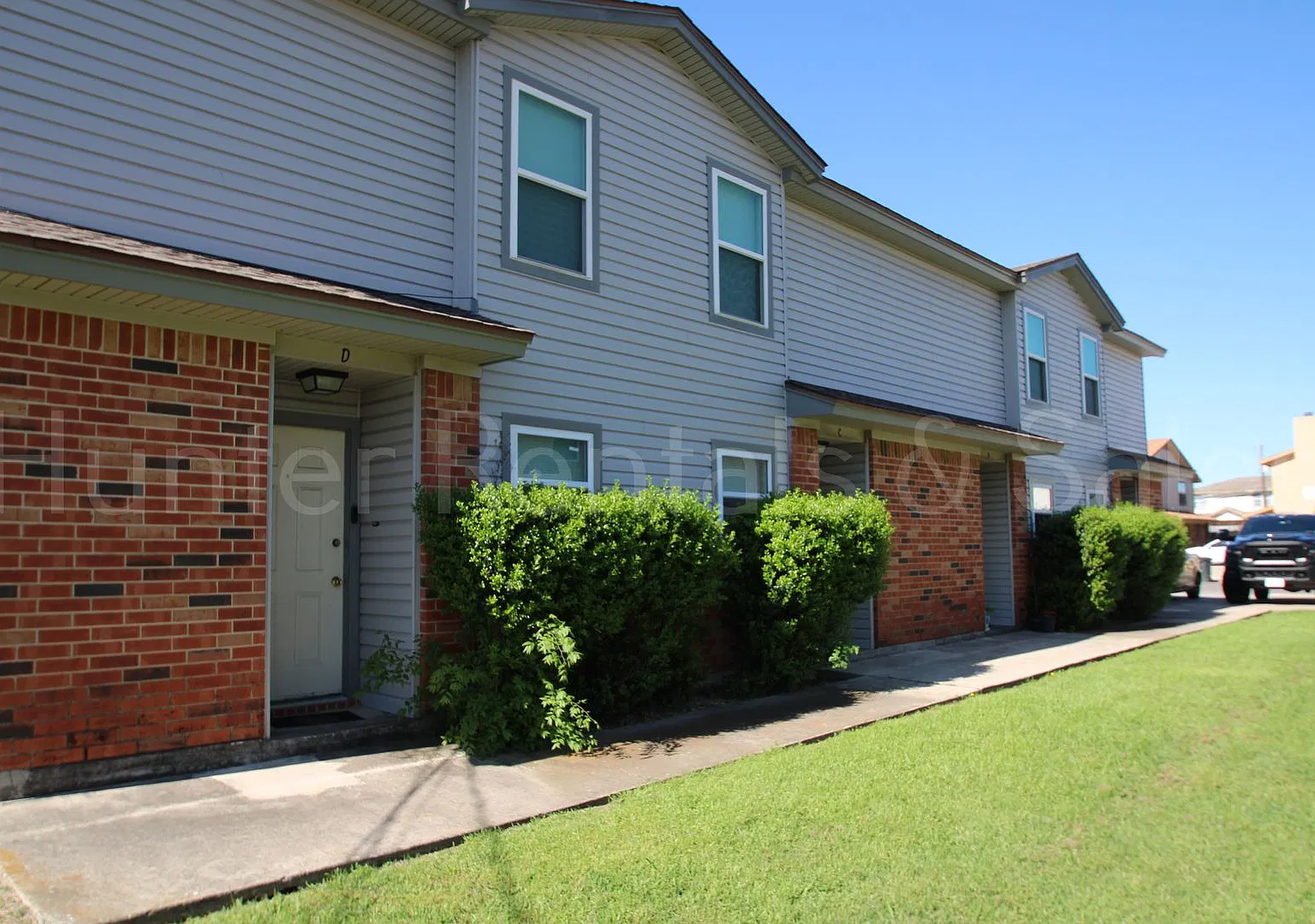 Newly Remodeled 2 bedroom Townhome! — Photo 1