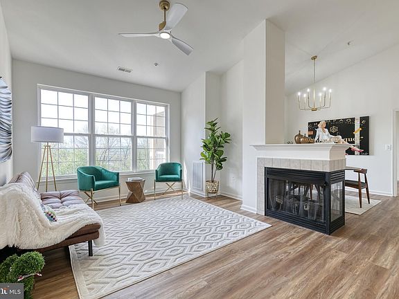 2nd image of 400 Symphony Cir Unit 442E