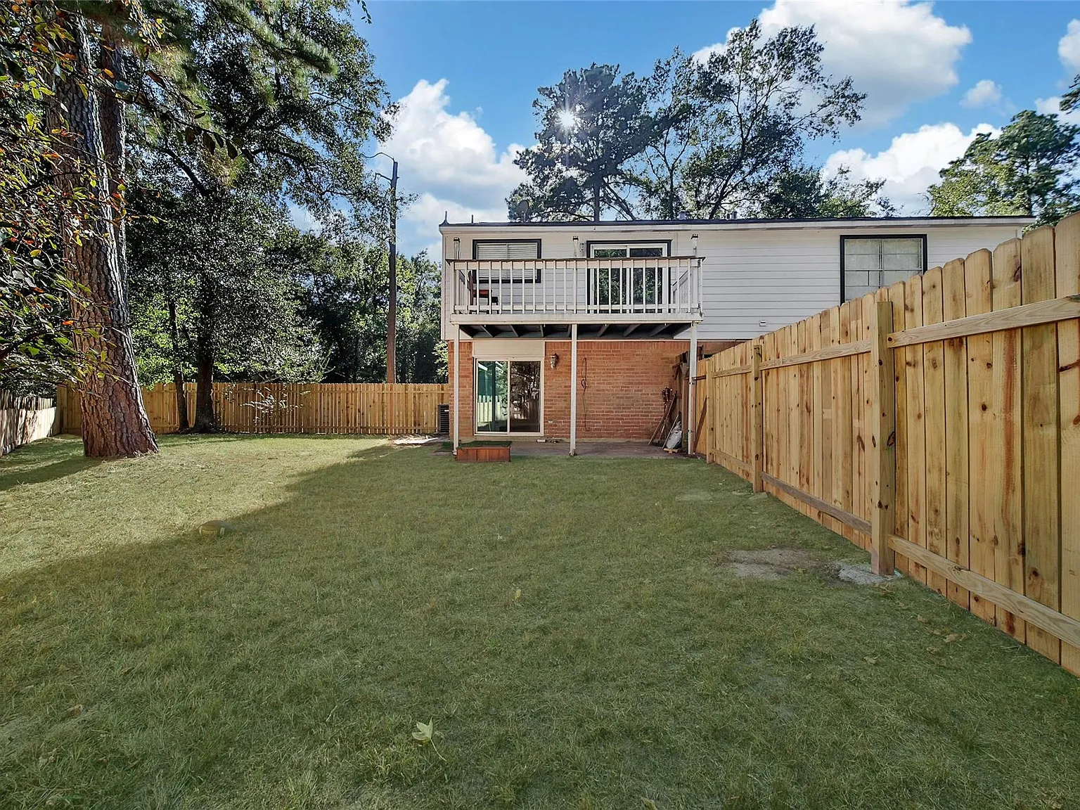 4 bed, 2.0 bath, 2102 sqft, $2,450 — Photo 3