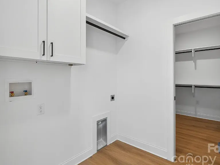 1800 Vinton St — Photo 11