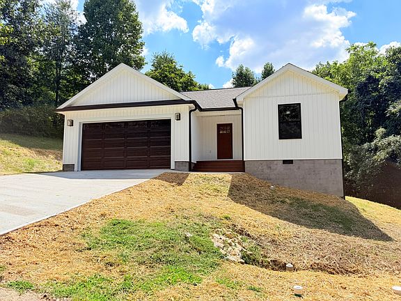 3rd image of 40 Sandstone Dr
