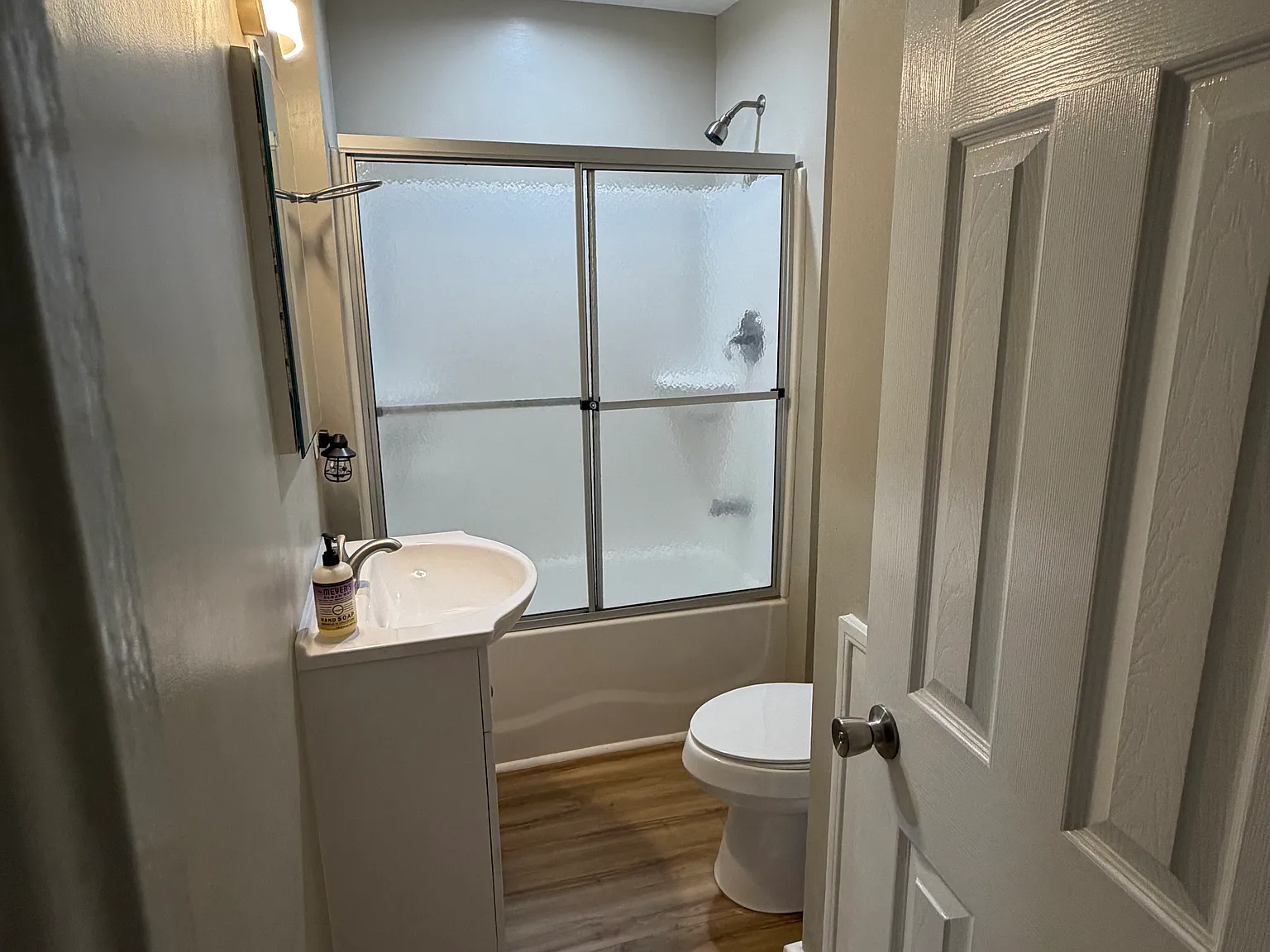 2 bed, 1000 sqft, $1,450 — Photo 4