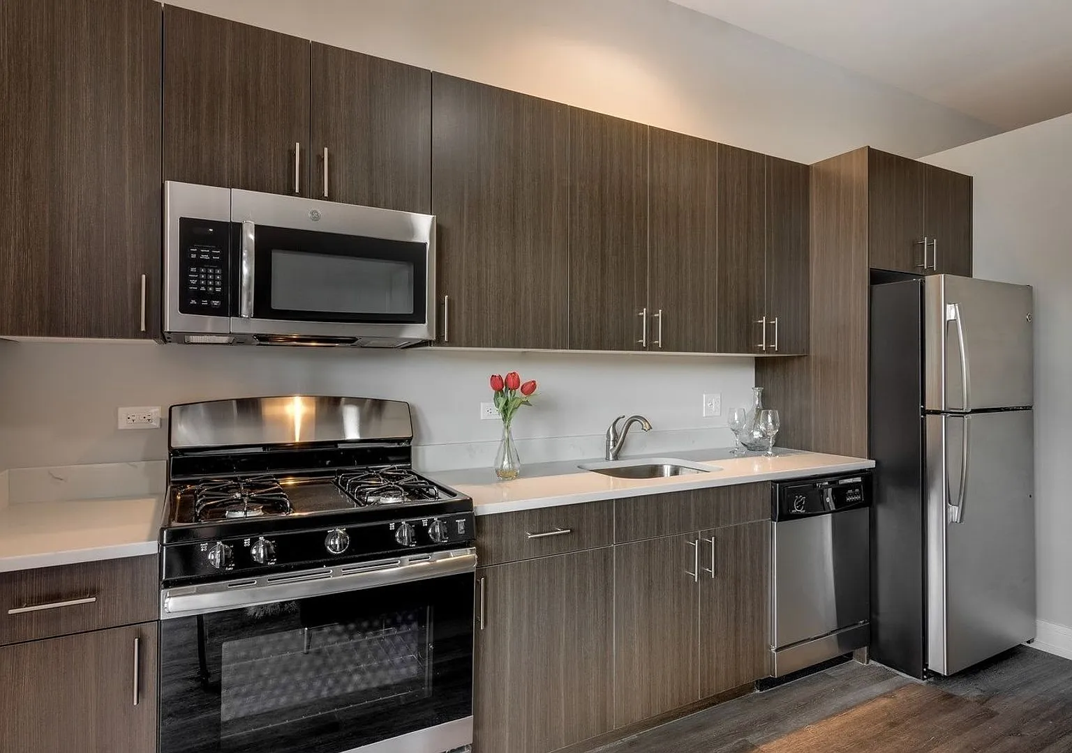 West Lakeview 1 Bed / 1 Bath - Top Floor - Available July 9th! — Photo 4